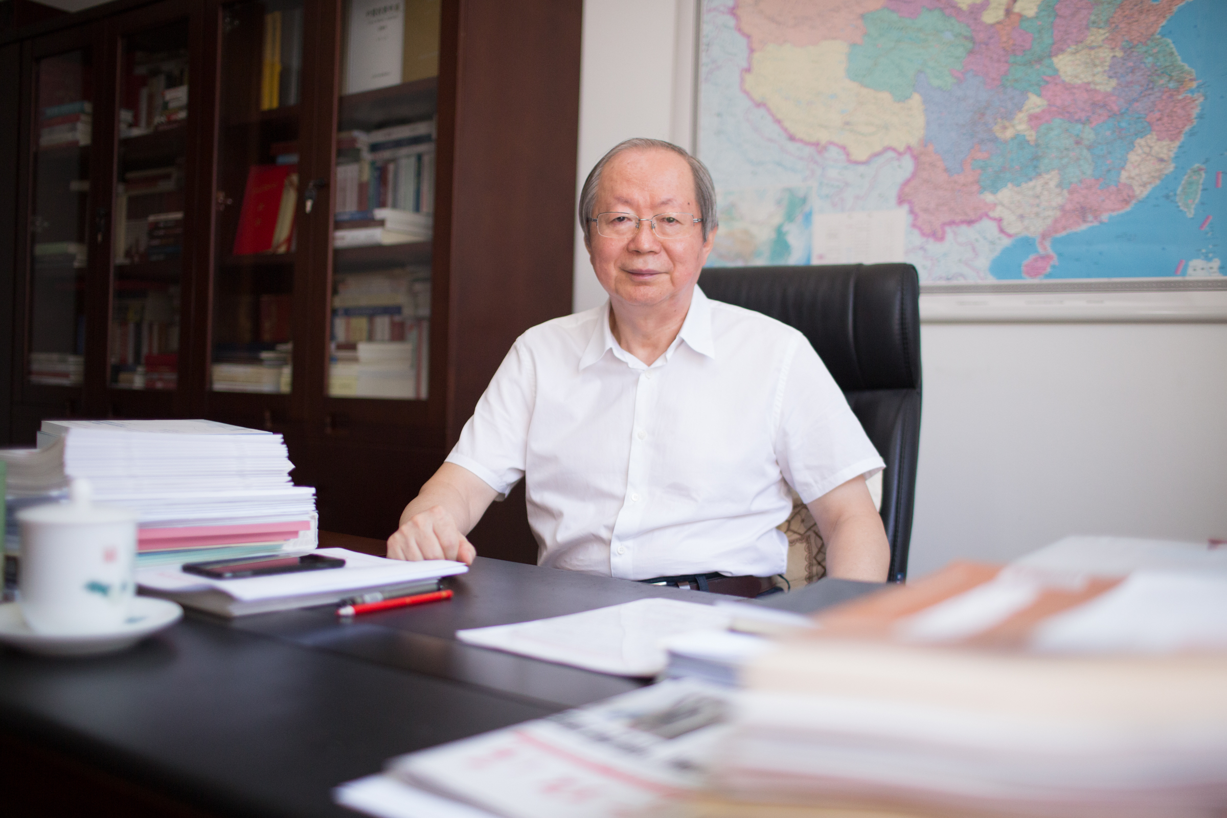 中國經(jīng)濟(jì)體制改革研究會會長、十二屆全國人大財(cái)經(jīng)委副主任委員、國家發(fā)展改革委原副主任彭森   澎湃新聞?dòng)浾?權(quán)義 圖